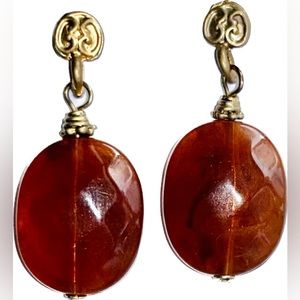 Could these be Amber? Maybe Charlene Little? Dangling about hanging out
